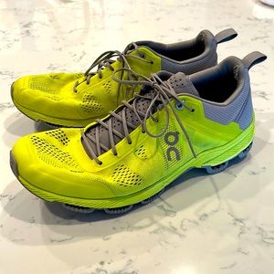 *MEN’S* On Running-Vibrant yellow gently used running shoe